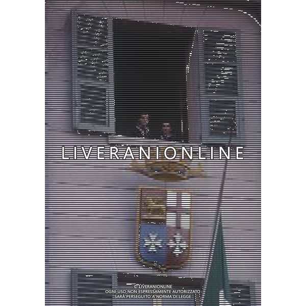 DICEMBRE 1983 NERVI-AUTOSTRADA LA SPEZIA-GENOVA UN PULMANN DI MILITARI DELLA MARINA ITALIANA CADE DAL VIADOTTO CASTAGNA I MARINAI ANDAVANO AD ASSISTERE ALLA PARTITA JUVENTUS-INTER 35 MORTI E 3 SOPRAVISSUTI NELLA FOTO I FUNERALI DEI 35 MARINAI MORTI NELLO SCHIANTO SUL VIADOTTO CASTAGNA AG ALDO LIVERANI SAS