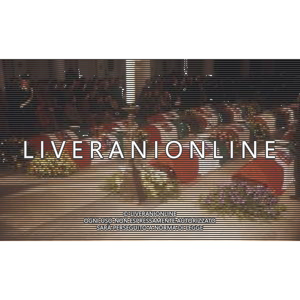 DICEMBRE 1983 NERVI-AUTOSTRADA LA SPEZIA-GENOVA UN PULMANN DI MILITARI DELLA MARINA ITALIANA CADE DAL VIADOTTO CASTAGNA I MARINAI ANDAVANO AD ASSISTERE ALLA PARTITA JUVENTUS-INTER 35 MORTI E 3 SOPRAVISSUTI NELLA FOTO I FUNERALI DEI 35 MARINAI MORTI NELLO SCHIANTO SUL VIADOTTO CASTAGNA AG ALDO LIVERANI SAS