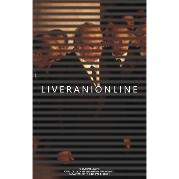 DICEMBRE 1983 NERVI-AUTOSTRADA LA SPEZIA-GENOVA UN PULMANN DI MILITARI DELLA MARINA ITALIANA CADE DAL VIADOTTO CASTAGNA I MARINAI ANDAVANO AD ASSISTERE ALLA PARTITA JUVENTUS-INTER 35 MORTI E 3 SOPRAVISSUTI NELLA FOTO IL MINISTRO GIOVANNI SPADOLINI AI FUNERALI AG ALDO LIVERANI SAS