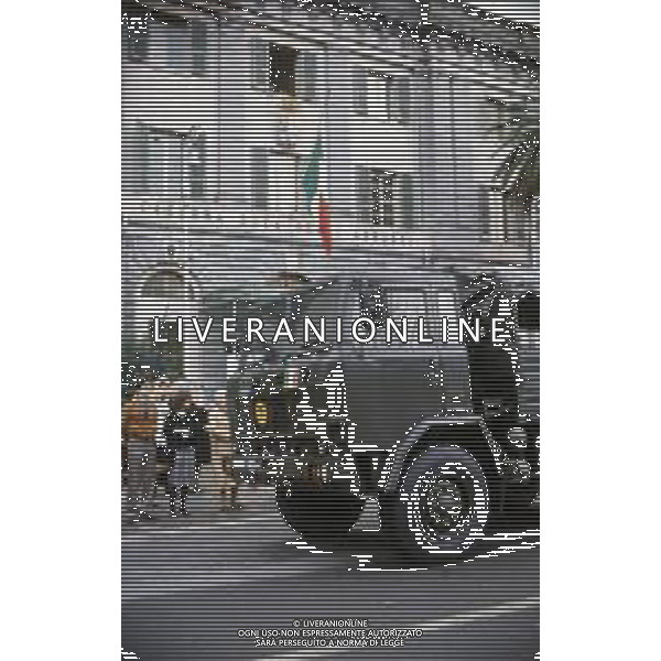 DICEMBRE 1983 NERVI-AUTOSTRADA LA SPEZIA-GENOVA UN PULMANN DI MILITARI DELLA MARINA ITALIANA CADE DAL VIADOTTO CASTAGNA I MARINAI ANDAVANO AD ASSISTERE ALLA PARTITA JUVENTUS-INTER 35 MORTI E 3 SOPRAVISSUTI NELLA FOTO I FUNERALI DEI 35 MARINAI MORTI NELLO SCHIANTO SUL VIADOTTO CASTAGNA AG ALDO LIVERANI SAS