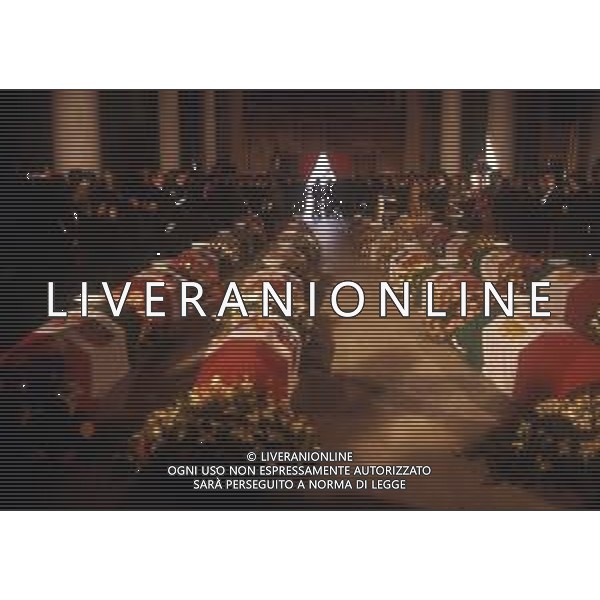 DICEMBRE 1983 NERVI-AUTOSTRADA LA SPEZIA-GENOVA UN PULMANN DI MILITARI DELLA MARINA ITALIANA CADE DAL VIADOTTO CASTAGNA I MARINAI ANDAVANO AD ASSISTERE ALLA PARTITA JUVENTUS-INTER 35 MORTI E 3 SOPRAVISSUTI NELLA FOTO I FUNERALI DEI 35 MARINAI MORTI NELLO SCHIANTO SUL VIADOTTO CASTAGNA AG ALDO LIVERANI SAS
