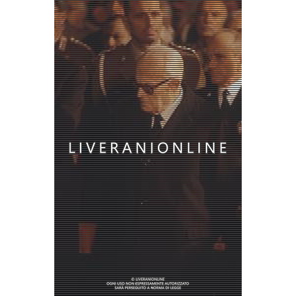 DICEMBRE 1983 NERVI-AUTOSTRADA LA SPEZIA-GENOVA UN PULMANN DI MILITARI DELLA MARINA ITALIANA CADE DAL VIADOTTO CASTAGNA I MARINAI ANDAVANO AD ASSISTERE ALLA PARTITA JUVENTUS-INTER 35 MORTI E 3 SOPRAVISSUTI NELLA FOTO IL PRESIDENTE DELLA REPUBBLICA ITALIANA SANDRO PERTINI AI FUNERALI DEI MARINAI AG ALDO LIVERANI SAS
