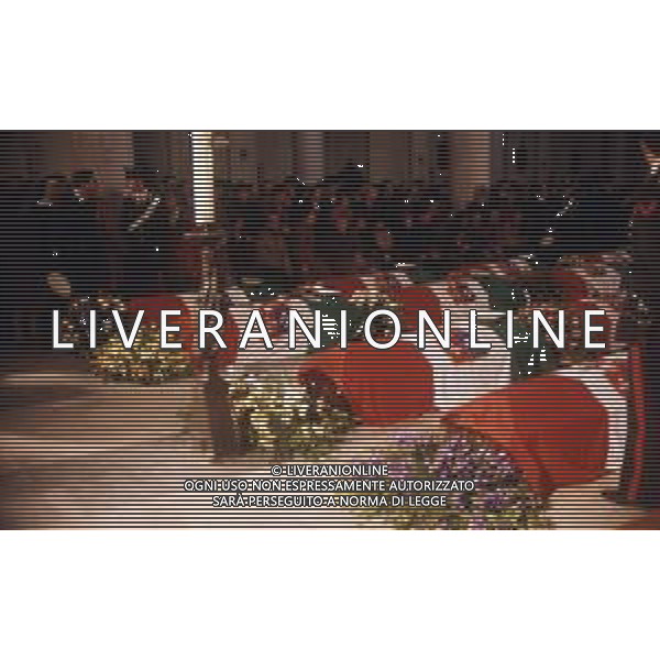 DICEMBRE 1983 NERVI-AUTOSTRADA LA SPEZIA-GENOVA UN PULMANN DI MILITARI DELLA MARINA ITALIANA CADE DAL VIADOTTO CASTAGNA I MARINAI ANDAVANO AD ASSISTERE ALLA PARTITA JUVENTUS-INTER 35 MORTI E 3 SOPRAVISSUTI NELLA FOTO I FUNERALI DEI 35 MARINAI MORTI NELLO SCHIANTO SUL VIADOTTO CASTAGNA AG ALDO LIVERANI SAS