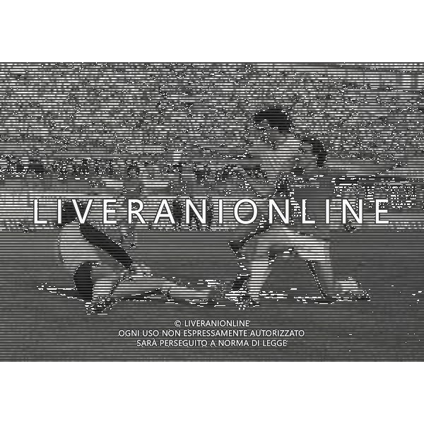 16-05-1982 VARESE CAMPIONATO DI CALCIO SERIE B VARESE-LECCE 2-0 NELLA FOTO AZIONE DI GIOCO AG ALDO LIVERANI SAS