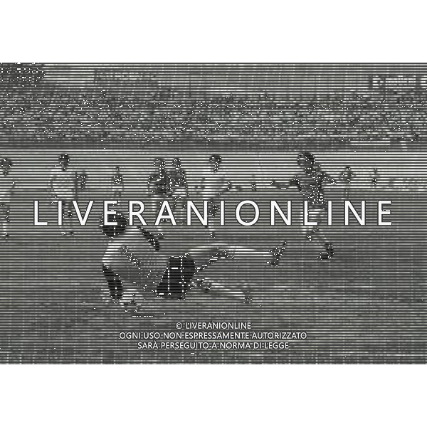 16-05-1982 VARESE CAMPIONATO DI CALCIO SERIE B VARESE-LECCE 2-0 NELLA FOTO RIGORE SBAGLIATO DA MASSIMO MAUTI AG ALDO LIVERANI SAS