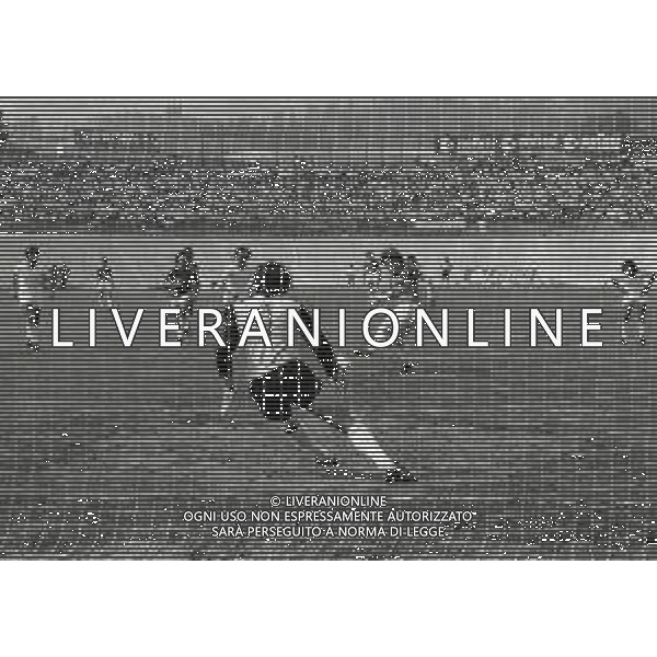 16-05-1982 VARESE CAMPIONATO DI CALCIO SERIE B VARESE-LECCE 2-0 NELLA FOTO RIGORE SBAGLIATO DA MASSIMO MAUTI AG ALDO LIVERANI SAS