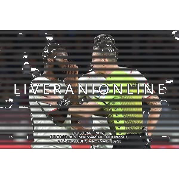 Torino 10.4.2022 Stadio Olimpico Grande Torino ©Alessandro Falzone/Agenzia Aldo Liverani Torino vs Milan Serie A Tim 2021/2022 Nella foto : Franck Kessie-Daniele Doveri arbitro ©FALZONE/AGENZIA ALDO LIVERANI SAS