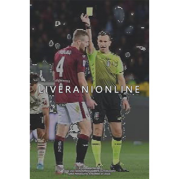 Torino 10.4.2022 Stadio Olimpico Grande Torino ©Alessandro Falzone/Agenzia Aldo Liverani Torino vs Milan Serie A Tim 2021/2022 Nella foto : Daniele Roveri arbitro cartellino giallo per l\'ammonizione pobega ©FALZONE/AGENZIA ALDO LIVERANI SAS