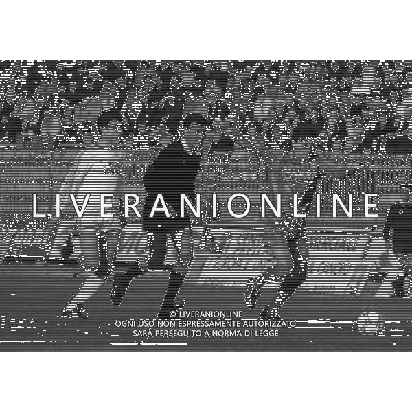 17-12-1989 CREMONA-CAMPIONATO DI CALCIO SERIE A CREMONESE-BARI 0-2 NELLA FOTO ANDERS LIMPAR E ANGELO CARBONE AG ALDO LIVERANI SAS
