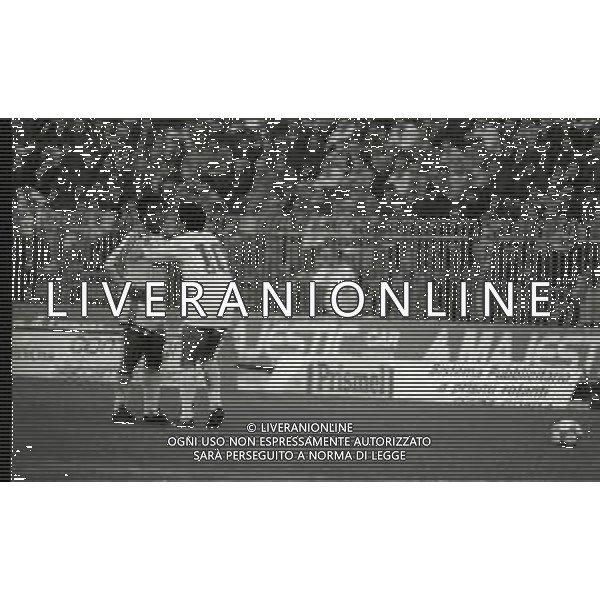 17-12-1989 CREMONA-CAMPIONATO DI CALCIO SERIE A CREMONESE-BARI 0-2 NELLA FOTO JOAO PAULO E PIETRO MAIELLARO AG ALDO LIVERANI SAS