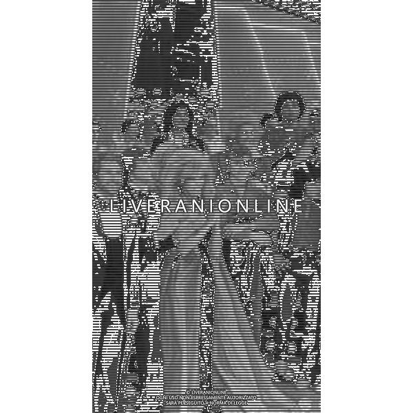 RETROSPETTIVA AMANDA LEAR CANTANTE NELLA FOTO CON CLAUDIO CECCHETTO ALLA CONDUZIONE DEL VARIETA\' TELEVISIVO \'PREMIATISSIMA\' A MILANO NEL 1982 - OSPITI MIA MARTINI, ANNA OXA ED EROS RAMAZZOTTI ©Archivio Giovanni Liverani/AGENZIA ALDO LIVERANI SAS