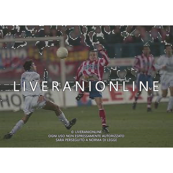 10-01-1998 MADRID-CAMPIONATO DI CALCIO LIGA SPAGNOLA ATLETICO MADRID-REAL MADRID NELLA FOTO JUNINHO-MANUEL SANCHIS AG ALDO LIVERANI SAS