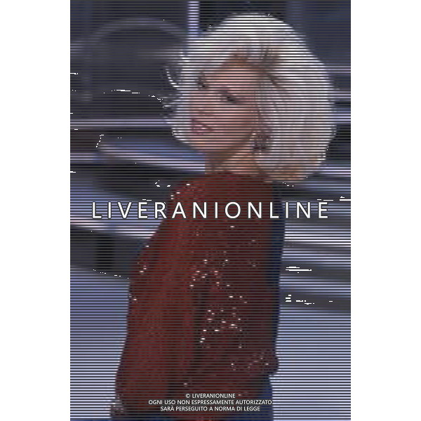 RETROSPETTIVA AMANDA LEAR CANTANTE E ATTRICE NELLA FOTO NEL PROGRAMMA TELEVISIVO \'W LE DONNE\' A MILANO NEL 1984 ©Archivio Giovanni Liverani/AGENZIA ALDO LIVERANI SAS