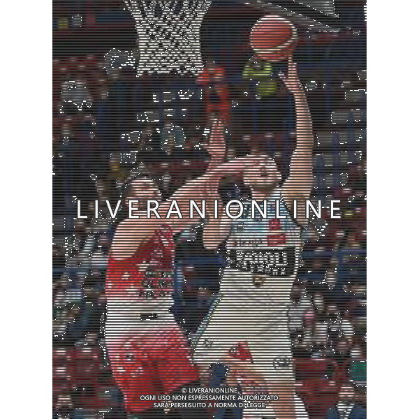¬© TVRG Gianpaolo Ricci (Olimpia Milano) SX e Tres Anthony Tinkle (Vanoli Cremona) DX AX Armani Exchange Milano vs Vanoli Basket Cremona Campionato Serie A UnipolSai - 16a giornata regular season Assago (MI) 13-04-2022 Mediolanum Forum foto Roberto Garavaglia/ag. Aldo Liverani sas/AGENZIA ALDO LIVERANI SAS