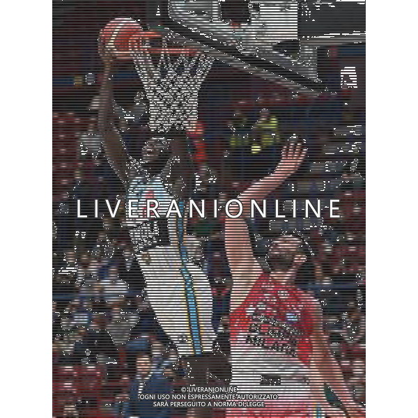 ¬© TVRG Pape Malik Dime (Vanoli Cremona) e sulla DX Gianpaolo Ricci (Olimpia Milano) AX Armani Exchange Milano vs Vanoli Basket Cremona Campionato Serie A UnipolSai - 16a giornata regular season Assago (MI) 13-04-2022 Mediolanum Forum foto Roberto Garavaglia/ag. Aldo Liverani sas/AGENZIA ALDO LIVERANI SAS