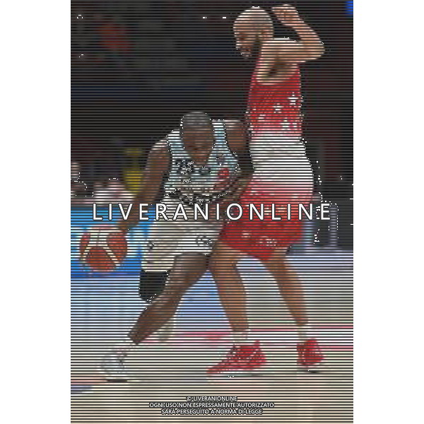 ¬© TVRG David Reginald Cournooh (Vanoli Cremona) SX e Shavon Shields (Olimpia Milano) DX AX Armani Exchange Milano vs Vanoli Basket Cremona Campionato Serie A UnipolSai - 16a giornata regular season Assago (MI) 13-04-2022 Mediolanum Forum foto Roberto Garavaglia/ag. Aldo Liverani sas/AGENZIA ALDO LIVERANI SAS