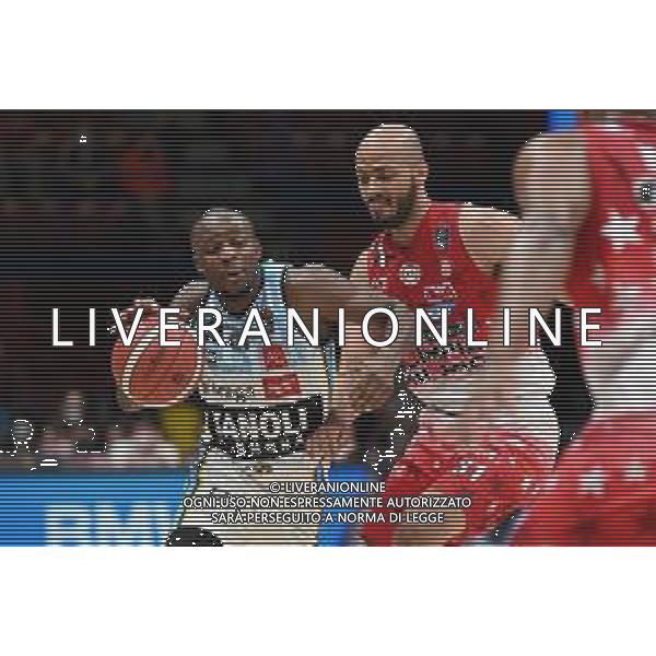¬© TVRG David Reginald Cournooh (Vanoli Cremona) SX e Shavon Shields (Olimpia Milano) DX AX Armani Exchange Milano vs Vanoli Basket Cremona Campionato Serie A UnipolSai - 16a giornata regular season Assago (MI) 13-04-2022 Mediolanum Forum foto Roberto Garavaglia/ag. Aldo Liverani sas/AGENZIA ALDO LIVERANI SAS