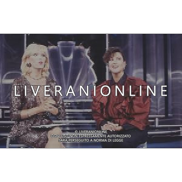 RETROSPETTIVA AMANDA LEAR CANTANTE E ATTRICE NELLA FOTO NEL PROGRAMMA TELEVISIVO \'W LE DONNE\' A MILANO NEL 1984 CON STEFANIA SANDRELLI ©Archivio Giovanni Liverani/AGENZIA ALDO LIVERANI SAS