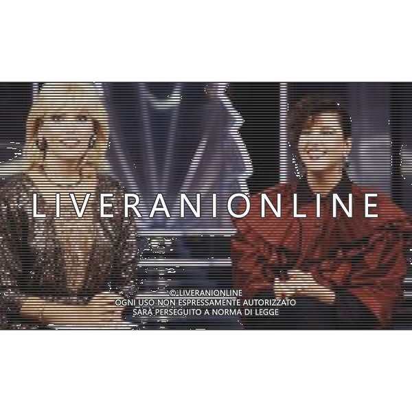RETROSPETTIVA AMANDA LEAR CANTANTE E ATTRICE NELLA FOTO NEL PROGRAMMA TELEVISIVO \'W LE DONNE\' A MILANO NEL 1984 CON STEFANIA SANDRELLI ©Archivio Giovanni Liverani/AGENZIA ALDO LIVERANI SAS