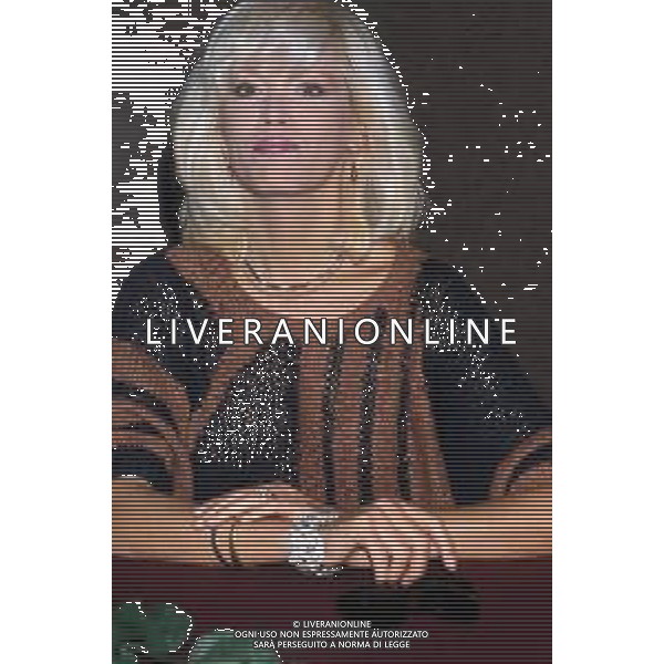 RETROSPETTIVA AMANDA LEAR CANTANTE E ATTRICE NELLA FOTO ALLA PRESENTAZIONE DEL PROGRAMMA TELEVISIVO \'W LE DONNE\' A MILANO NEL 1985 ©Archivio Giovanni Liverani/AGENZIA ALDO LIVERANI SAS