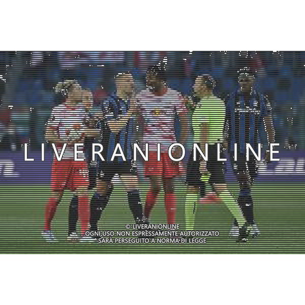 Merih Demiral (Atalanta) protesta con l\'arbitro Antonio Miguel Lahoz (SPA) Atalanta vs RB Lipsia UEFA Europa League quarti di finale - gara di ritorno Bergamo 14-04-2022 Gewiss Stadium - Stadio Atleti Azzurri d\'Italia foto Roberto Garavaglia/ag.Aldo Liverani sas