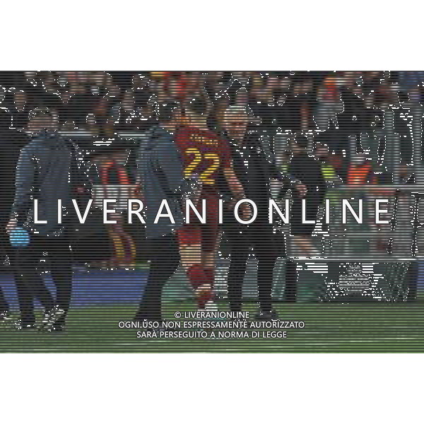 Roma vs Bodo Glimt Quarti di Finale Conference League - Stadio Olimpico - Roma 14-04-2022 nella foto Mourinho scherza con Zaniolo al cambio ©Federico Gaetano/AGENZIA ALDO LIVERANI SAS