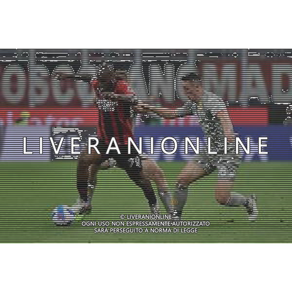 Franck Kessie (Milan) e sulla DX Silvan Hefti (Genoa) Milan vs Genoa Campionato Serie A TIM - 33a giornata Milano 15-04-2022 Stadio Giuseppe Meazza - San Siro foto Roberto Garavaglia/ag. Aldo Liverani sas/AGENZIA ALDO LIVERANI SAS