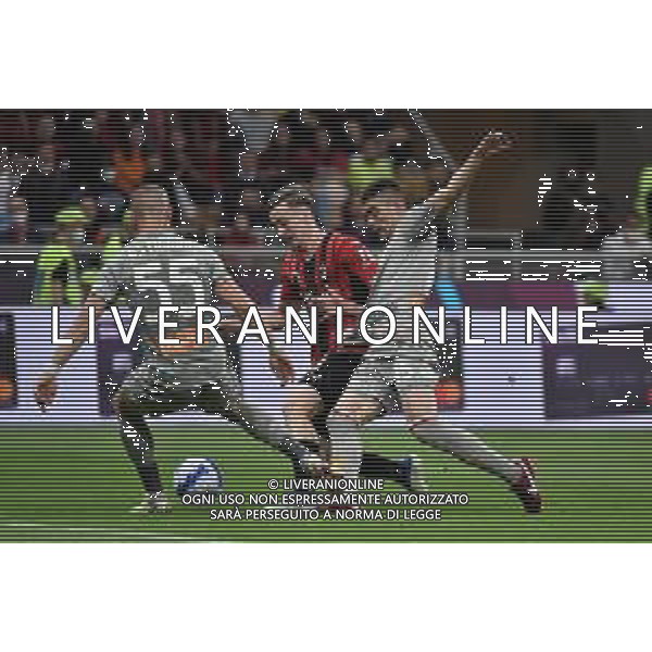 Alexis Saelemaekers (Milan) e Johan Vasquez (Genoa) Milan vs Genoa Campionato Serie A TIM - 33a giornata Milano 15-04-2022 Stadio Giuseppe Meazza - San Siro foto Roberto Garavaglia/ag. Aldo Liverani sas/AGENZIA ALDO LIVERANI SAS