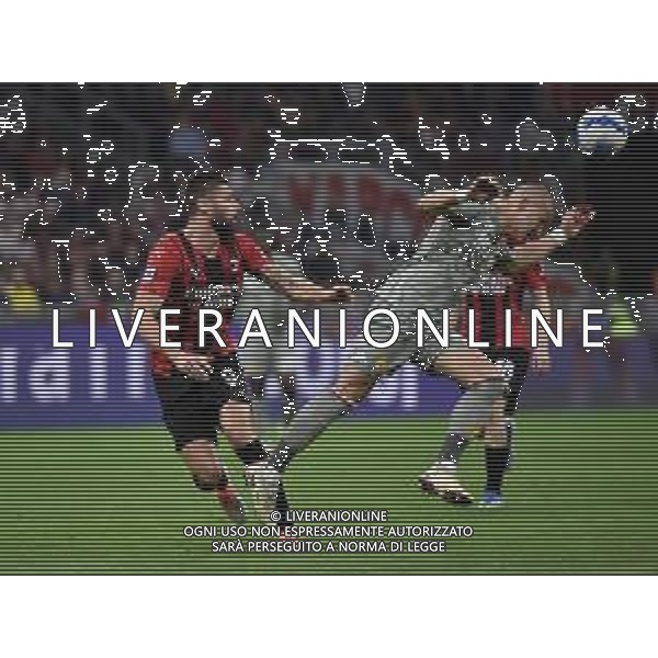 Olivier Giroud (Milan) e Leo Ostigard (Genoa) Milan vs Genoa Campionato Serie A TIM - 33a giornata Milano 15-04-2022 Stadio Giuseppe Meazza - San Siro foto Roberto Garavaglia/ag. Aldo Liverani sas/AGENZIA ALDO LIVERANI SAS