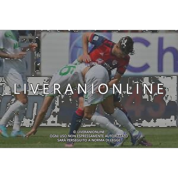 16-4-2022. Cagliari Calcio-Sassuolo Calcio 33° giornata Serie A 2021/2022. Italia, Sardegna, Cagliari, stadio Unipol Domus. Salvatore Moi/Aldo Liverani s.a.s.. Nella foto: Gregorie Defrel Sassuolo, Andrea Carboni Cagliari ©MOI/AGENZIA ALDO LIVERANI SAS