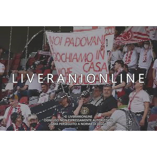 SUDTIROL - PADOVA CAMPIONATO CALCIO SERIE C LEGA PRO 16.04.2022 NELLA FOTO TIFOSI PADOVA STRISCIONE ©SANTANDREA/AGENZIA ALDO LIVERANI SAS