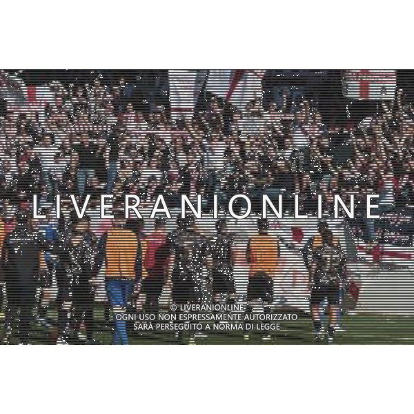 SUDTIROL - PADOVA CAMPIONATO CALCIO SERIE C LEGA PRO 16.04.2022 NELLA FOTO I GIOCATORI DEL PADOVA A FINE GARA SOTTO LA CURVA DEI TIFOSI ©SANTANDREA/AGENZIA ALDO LIVERANI SAS