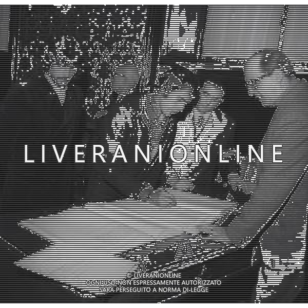 RETROSPETTIVA TOMAS MILIAN PSEUDONIMO DI TOMAS QUINTIN RODRIGUEZ ATTORE NELLA FOTO TOMAS MILIAN CON LA MOGLIE RITA VALLETTI A ROMA PER IL CONFERIMENTO DELLA CITTADINANZA ITALIANA NELL\'ANNO 1969 AG ALDO LIVERANI SAS