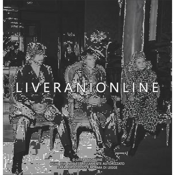 RETROSPETTIVA TOMAS MILIAN PSEUDONIMO DI TOMAS QUINTIN RODRIGUEZ ATTORE NELLA FOTO TOMAS MILIAN CON LA MOGLIE RITA VALLETTI A ROMA PER IL CONFERIMENTO DELLA CITTADINANZA ITALIANA NELL\'ANNO 1969 AG ALDO LIVERANI SAS