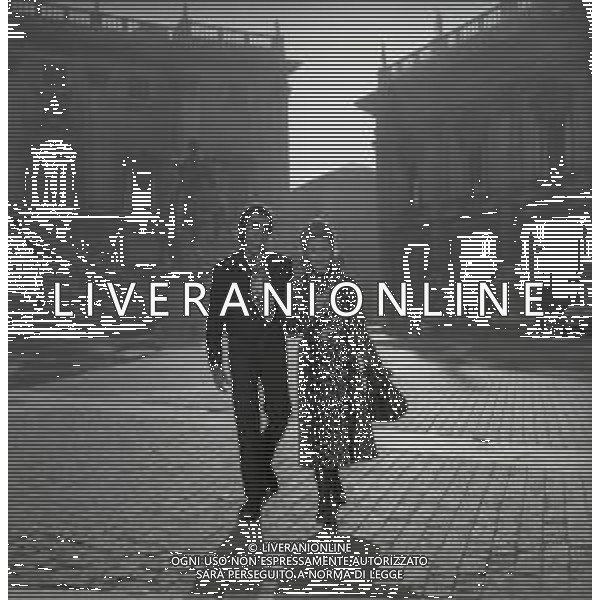 RETROSPETTIVA TOMAS MILIAN PSEUDONIMO DI TOMAS QUINTIN RODRIGUEZ ATTORE NELLA FOTO TOMAS MILIAN CON LA MOGLIE RITA VALLETTI A ROMA PER IL CONFERIMENTO DELLA CITTADINANZA ITALIANA NELL\'ANNO 1969 AG ALDO LIVERANI SAS