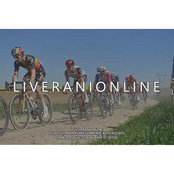 17-04-2022 Paris - Roubaix; 2022, Jumbo - Visma; 2022, Uae Emirates; Van Aert, Wout; Trentin, Matteo; Querenaing A Maing; ©SIROTTI/AGENZIA ALDO LIVERANI SAS