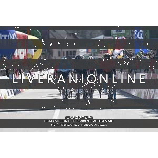 18-04-2022 Tour Of The Alps; Tappa 01 Cles - Fiera Di Primiero; 2022, Bahrain - Victorious; 2022, Dsm; 2022, Eolo - Kometa; Bilbao, Peio; Bardet, Romain; Albanese, Vincenzo; Fiera Di Primiero; ©SIROTTI/AGENZIA ALDO LIVERANI SAS