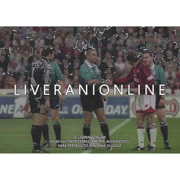 06-04-1997 MILANO -CAMPIONATO DI CALCIO SERIE A MILAN -JUVENTUS 1-6 NELLA FOTO ANGELO PERUZZI-ARBITRO STEFANO BRASCHI E FRANCO BARESI I CAPITANI SI SCAMBIANO I GAGLIARDETTI AG ALDO LIVERANI SAS