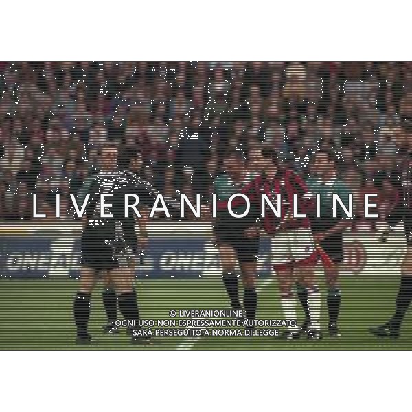06-04-1997 MILANO -CAMPIONATO DI CALCIO SERIE A MILAN -JUVENTUS 1-6 NELLA FOTO ANGELO PERUZZI-ARBITRO STEFANO BRASCHI E FRANCO BARESI I CAPITANI SI SCAMBIANO I GAGLIARDETTI AG ALDO LIVERANI SAS
