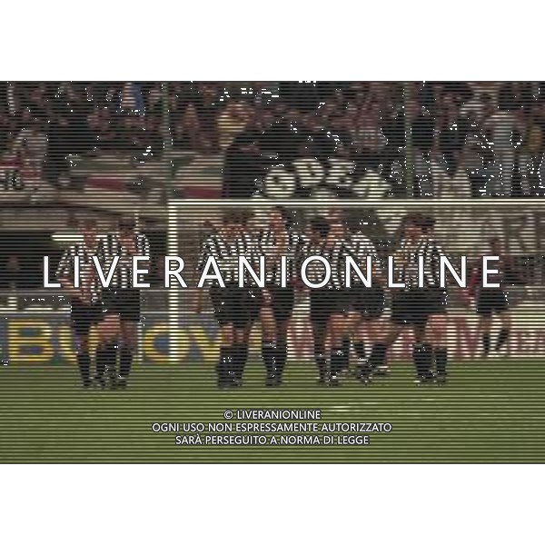 06-04-1997 MILANO -CAMPIONATO DI CALCIO SERIE A MILAN -JUVENTUS 1-6 NELLA FOTO ABBRACCI GIOCATORI JUVENTUS DOPO IL GOAL AG ALDO LIVERANI SAS