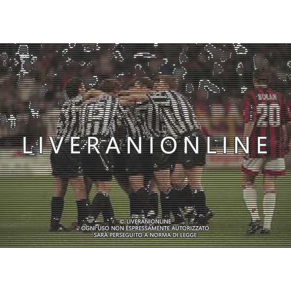 06-04-1997 MILANO -CAMPIONATO DI CALCIO SERIE A MILAN -JUVENTUS 1-6 NELLA FOTO ABBRACCI GIOCATORI JUVENTUS DOPO UN GOAL AG ALDO LIVERANI SAS