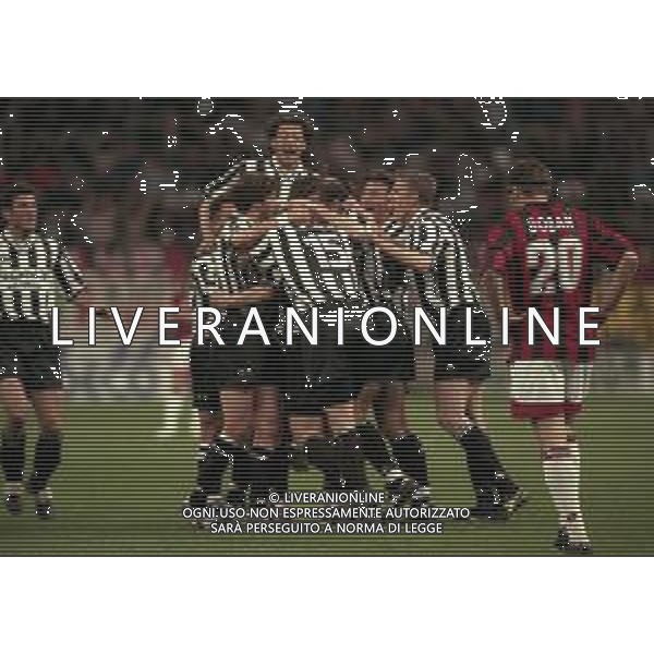 06-04-1997 MILANO -CAMPIONATO DI CALCIO SERIE A MILAN -JUVENTUS 1-6 NELLA FOTO ABBRACCI GIOCATORI JUVENTUS DOPO UN GOAL AG ALDO LIVERANI SAS