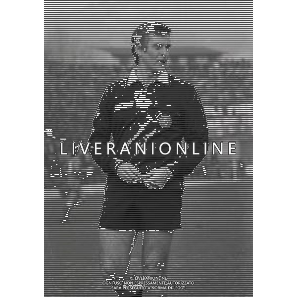 17-01-1982 FIRENZE CAMPIONATO DI CALCIO DI SERIE A FIORENTINA-CAGLIARI 1-1 NELLA FOTO ARBITRO LUIGI AGNOLIN AG ALDO LIVERANI SAS
