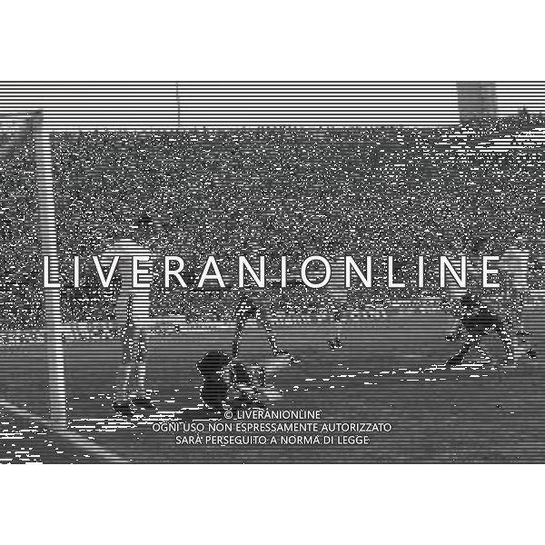 17-01-1982 FIRENZE CAMPIONATO DI CALCIO DI SERIE A FIORENTINA-CAGLIARI 1-1 NELLA FOTO PARATA DANIELE GOLETTI AG ALDO LIVERANI SAS
