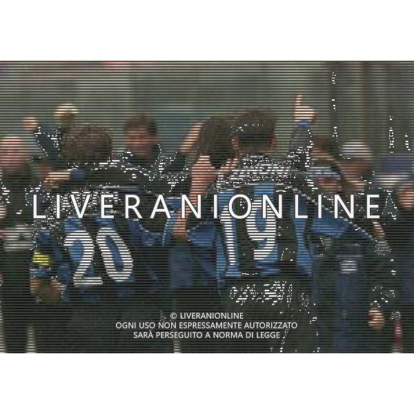 24-10-1999 BERGAMO CAMPIONATO DI CALCIO SERIE B ATALANTA-PISTOIESE 3-1 NELLA FOTO ABBRACCI GIOCATORI ATALANTA DOPO IL GOAL AG ALDO LIVERANI SAS