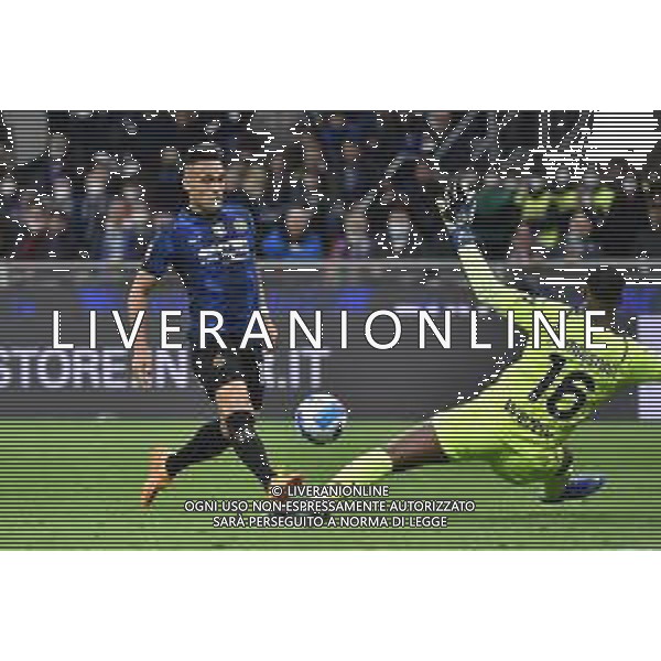 Lautaro Martinez (Inter) segna il gol del 2 a 0 Inter vs Milan Coppa Italia Frecciarossa - semifinale gara di ritorno Milano 19-04-2022 Stadio Giuseppe Meazza - San Siro foto Roberto Garavaglia/ag. Aldo Liverani sas /AGENZIA ALDO LIVERANI SAS