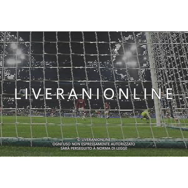 Lautaro Martinez (Inter) segna il gol del 2 a 0 Inter vs Milan Coppa Italia Frecciarossa - semifinale gara di ritorno Milano 19-04-2022 Stadio Giuseppe Meazza - San Siro foto Roberto Garavaglia/ag. Aldo Liverani sas /AGENZIA ALDO LIVERANI SAS