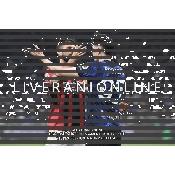 Olivier Giroud (Milan) SX e Alessandro Bastoni (Inter) DX Inter vs Milan Coppa Italia Frecciarossa - semifinale gara di ritorno Milano 19-04-2022 Stadio Giuseppe Meazza - San Siro foto Roberto Garavaglia/ag. Aldo Liverani sas /AGENZIA ALDO LIVERANI SAS