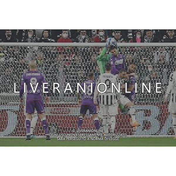 Torino 10.02.2022 Stadio Allianz Stadium ©Alessandro Falzone/Agenzia Aldo Liverani Juventus vs Fiorentina Semifinale di Coppa Italia Frecciarossa 2021/2022 Nella foto : MATTIA PERIN IN PARATA ©FALZONE/AGENZIA ALDO LIVERANI SAS