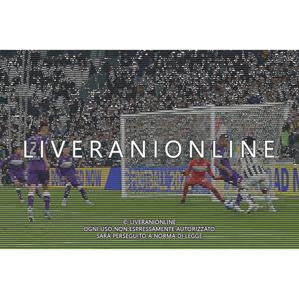 Torino 10.02.2022 Stadio Allianz Stadium ©Alessandro Falzone/Agenzia Aldo Liverani Juventus vs Fiorentina Semifinale di Coppa Italia Frecciarossa 2021/2022 Nella foto : Assist gol di Juan Cuadrado ©Falzone/AGENZIA ALDO LIVERANI SAS